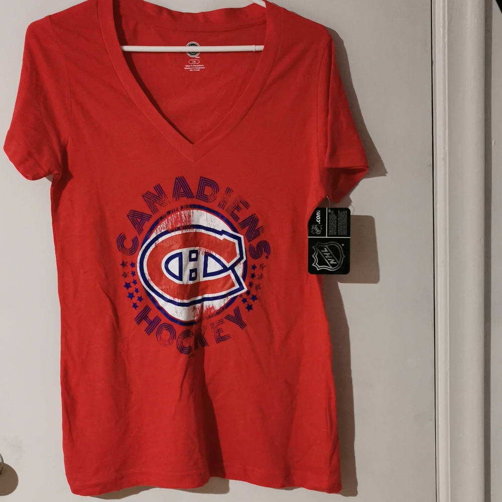 NWT. NHL Women top. Ptp:17 1/2"